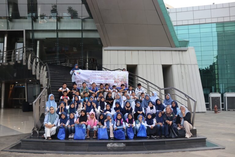 Wisata Ceria dan Santunan